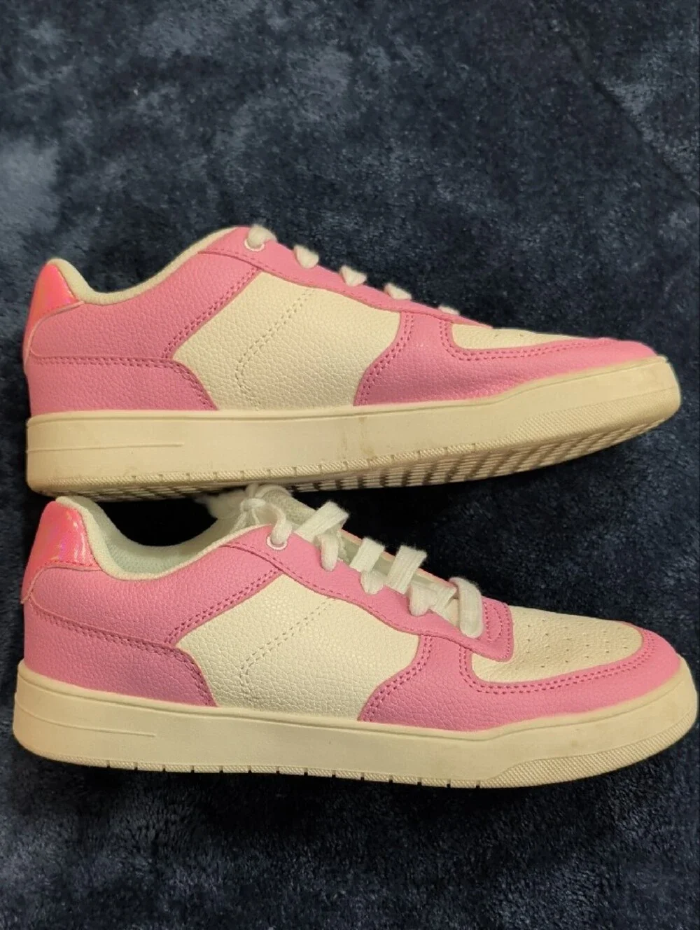 Art Class Kids Girls Woman Pink and White Low-Top Sneakers